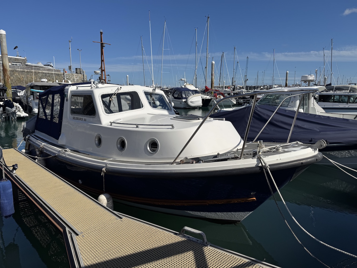 Seaward 23 exterior starboard side