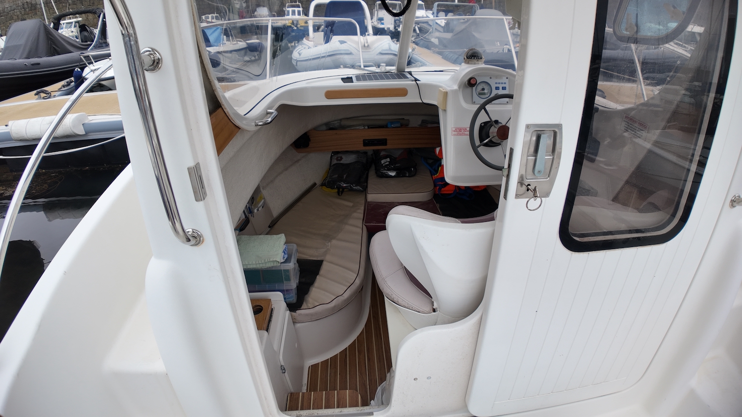 Arvor 215 cabin