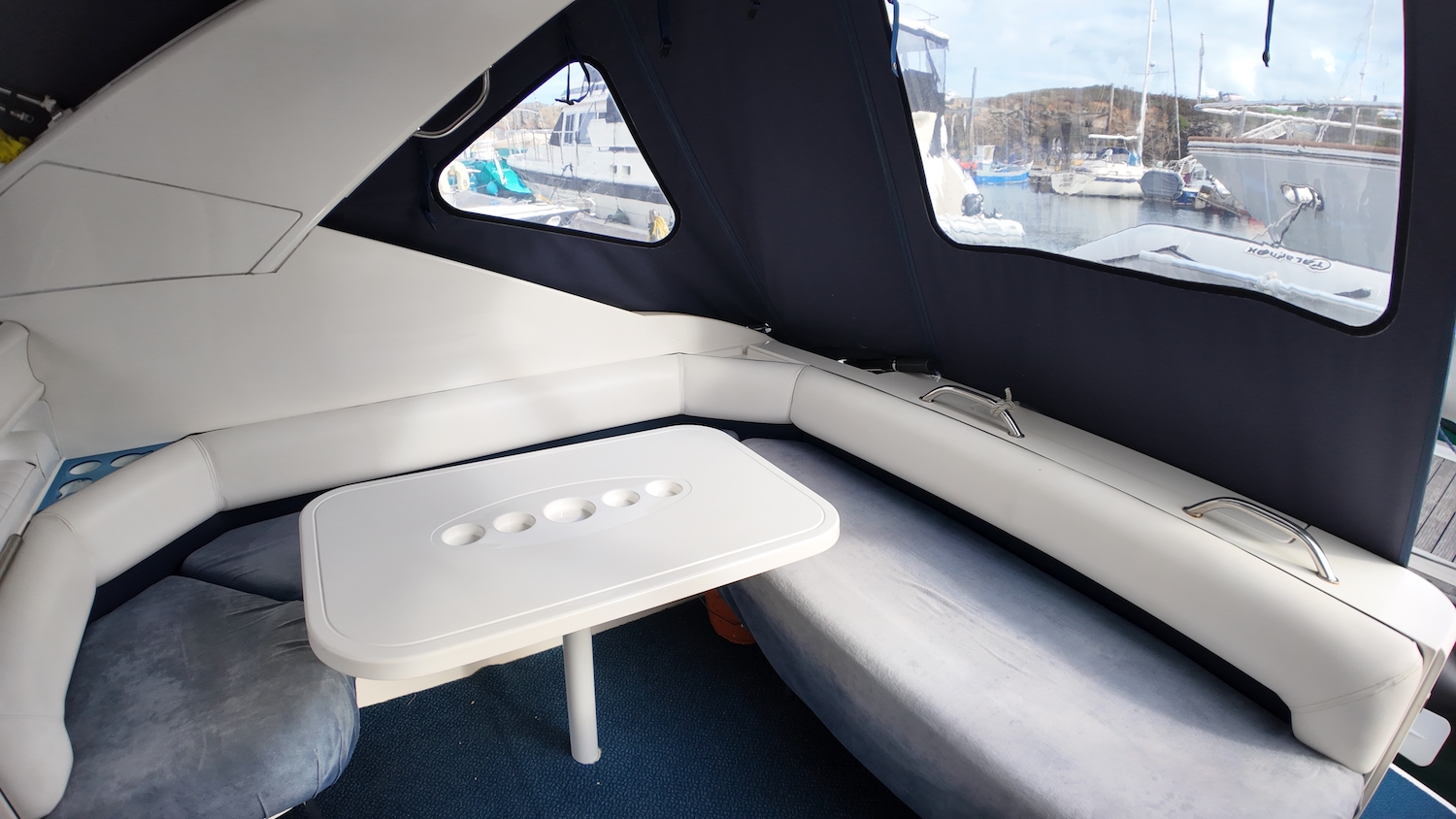 cockpit table seating